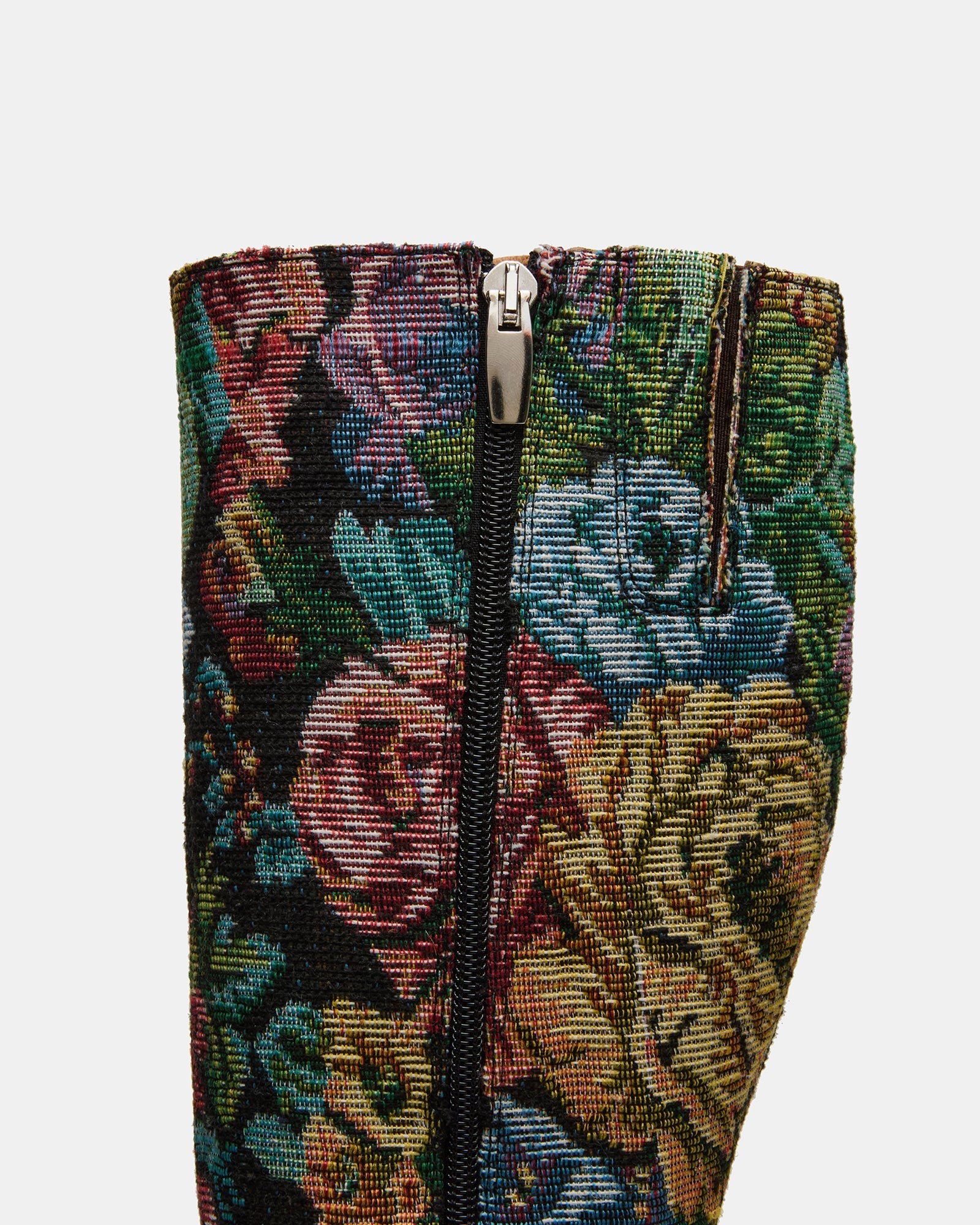 FOLIE TAPESTRY